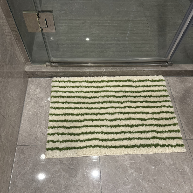 سجادة حمام مخططة بسيطة من فيكا - مراجعة Zara Home Bathroom Rug وسعره